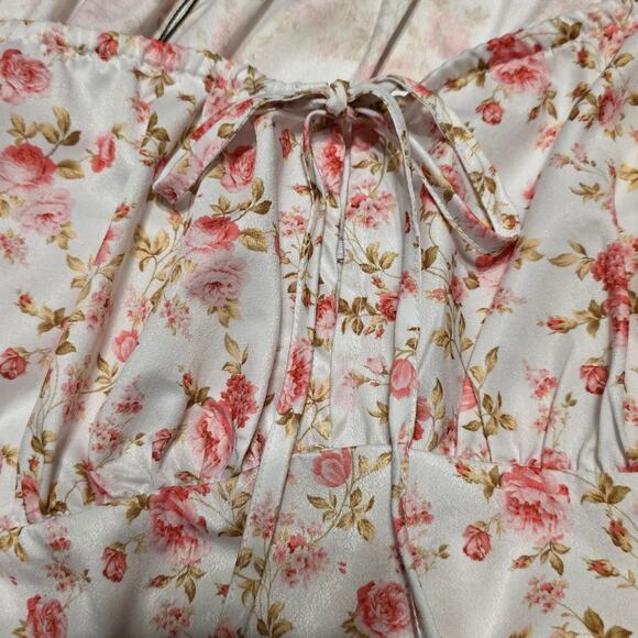 Pretty Little Thing Plus Pink Ditsy Short Puff Sleeve Mini Dress, Size 26 - Picture 2 of 6